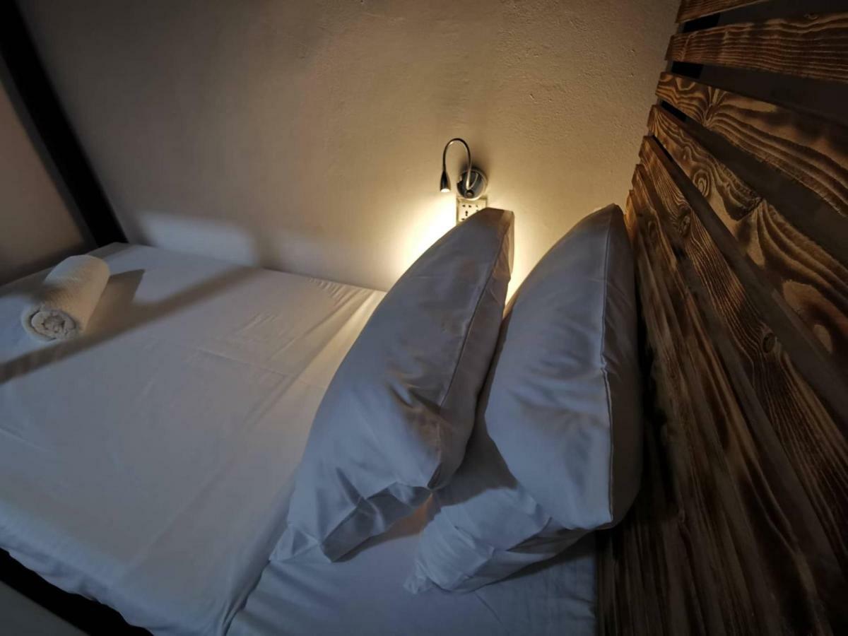 Bakawan Hostel Coron Bagian luar foto